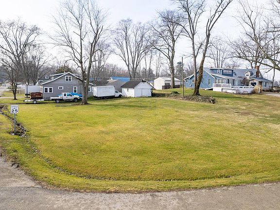 4th image of 5461 Lake Shore Dr NE
