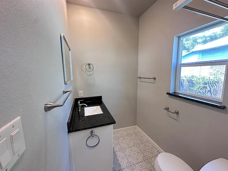 2903 Carpenter Ave — Photo 17