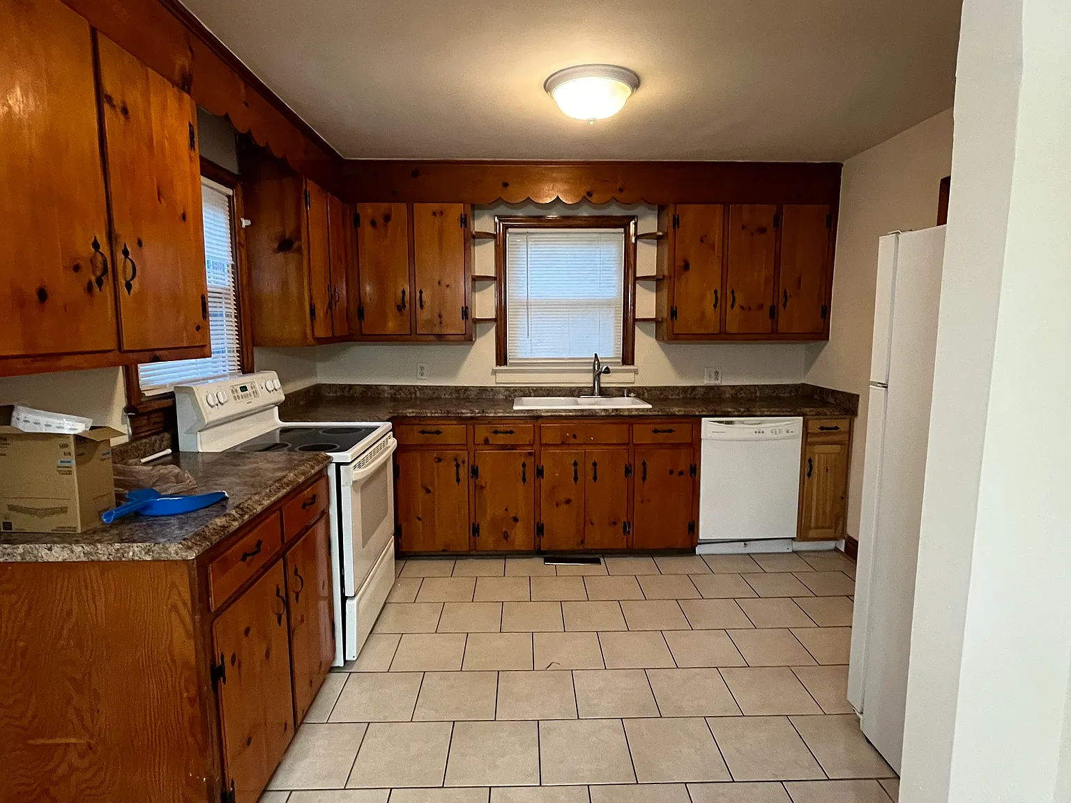 3 bed, 1224 sqft, $1,550 — Photo 1