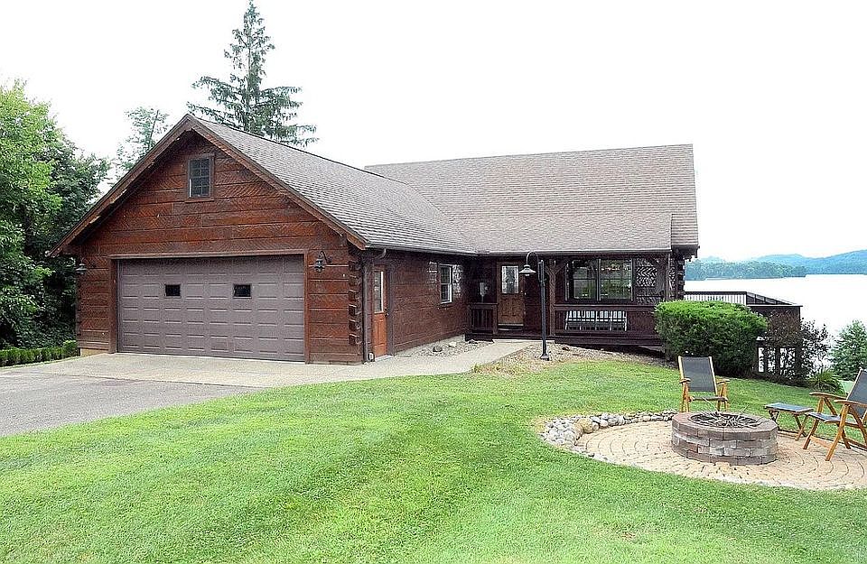 1st image of 204 Noble Cottage Ln