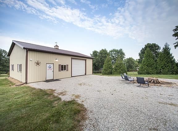 4th image of 3 SE Hillcrest Dr