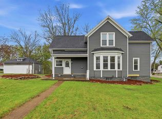 1602 S Division St, New London, WI 54961