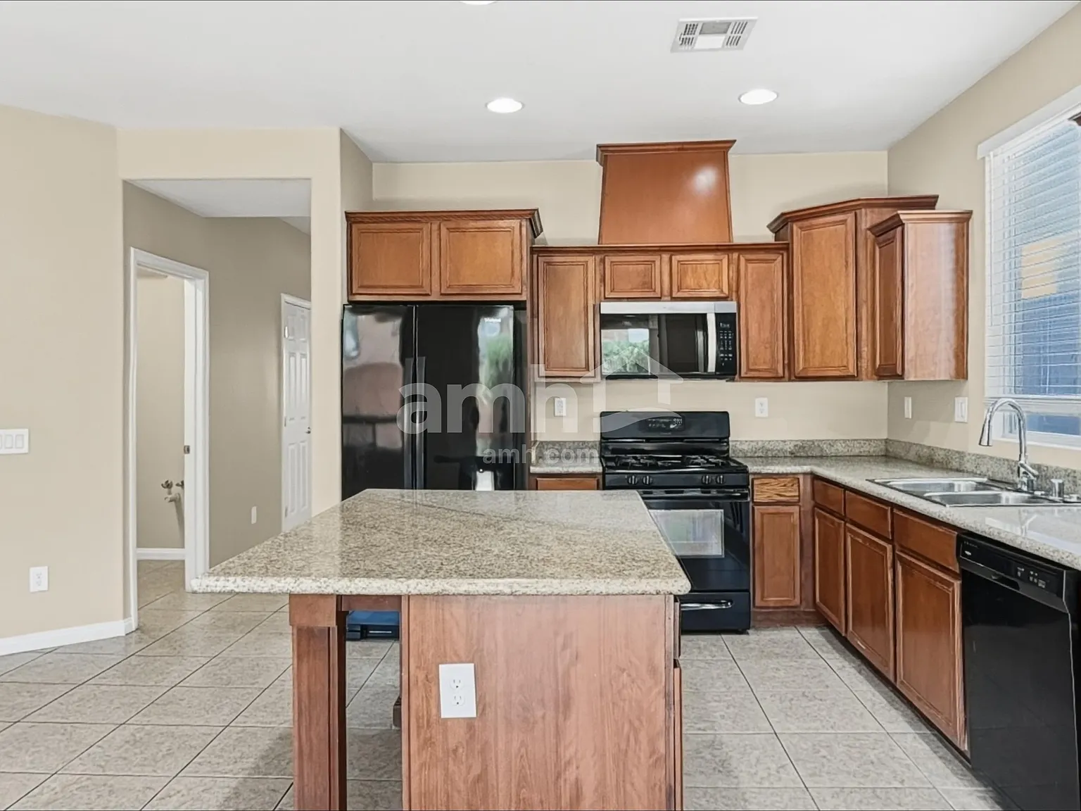 5 bed, 3.0 bath, 2631 sqft, $2,730 — Photo 3
