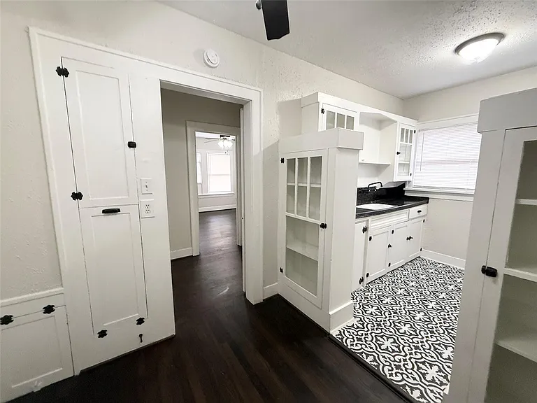 1136 Berthea St #11 — Photo 9