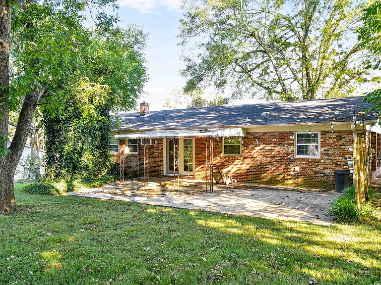 619 Heathwood Dr — Photo 4