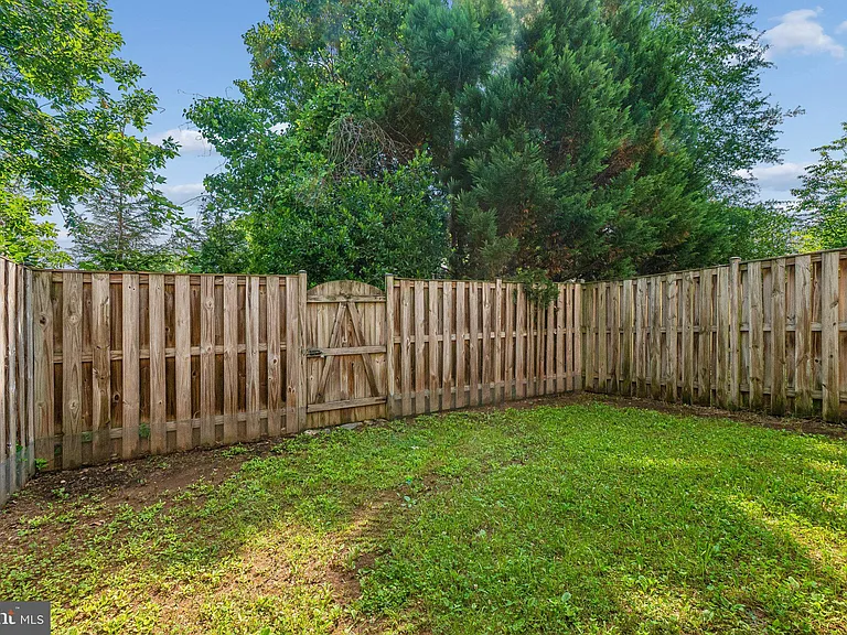 8082 Samuel Wallis St — Photo 18
