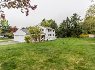 10 Sweetbriar Ln, Andover, MA 01810