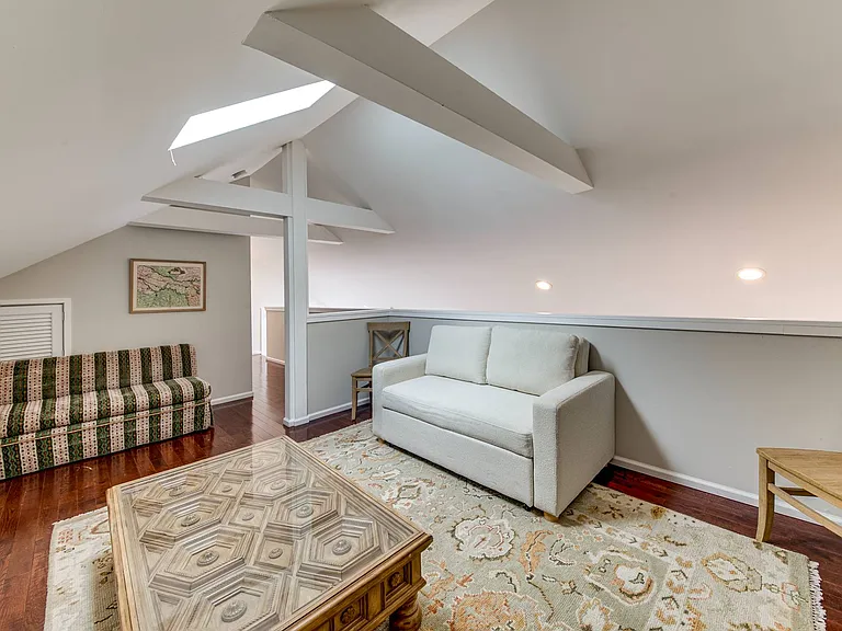 6 Martindale Ct — Photo 18