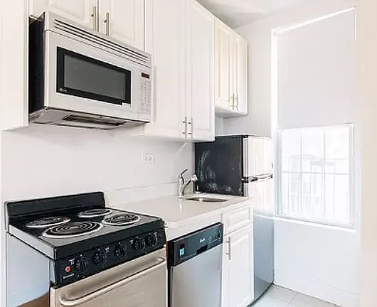5th image of 220 Sullivan St APT 2G