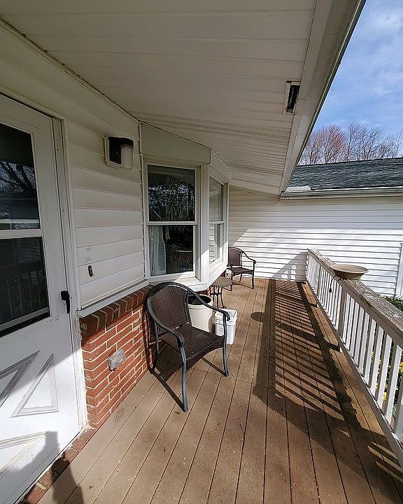 1st image of 1009 Sandy Lake Rd