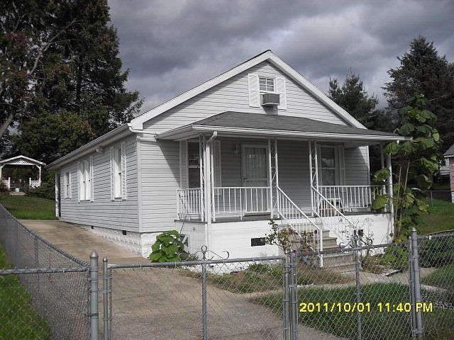 1st image of 220 Martin Ave