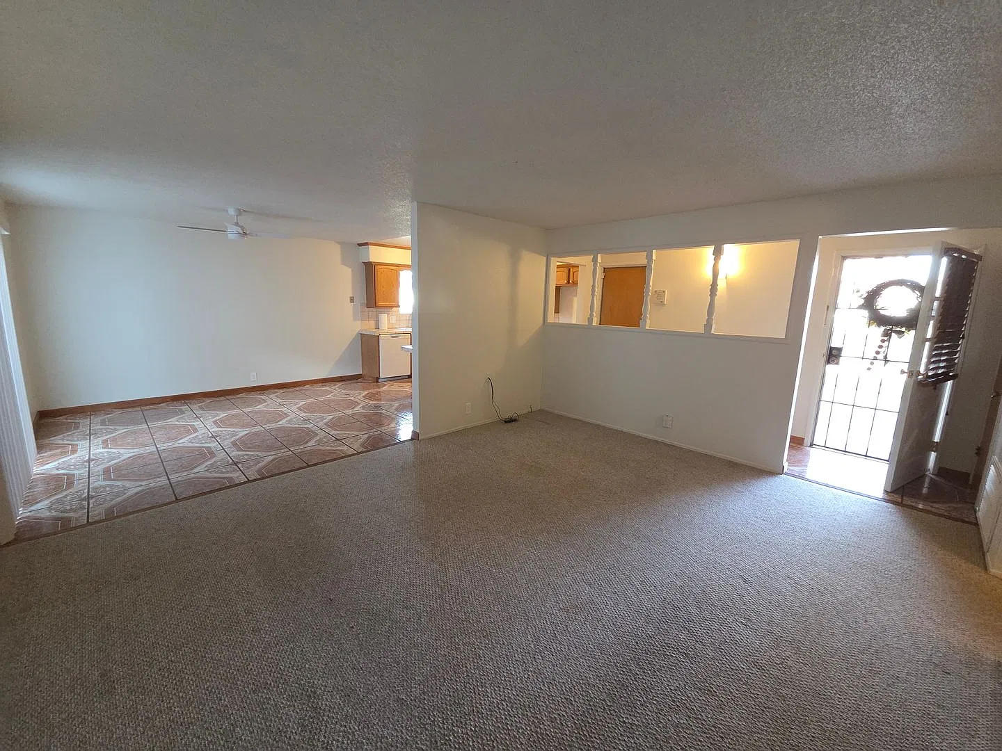 Timeless and effortless rental with lots of inviting space. — Photo 4