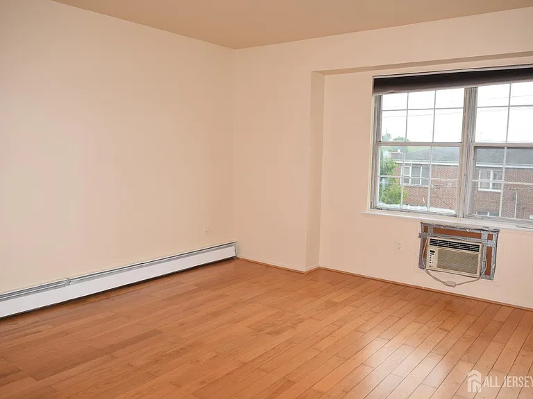 31 Larch St — Photo 22