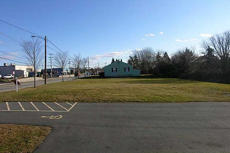 47 Valley Rd, Middletown, RI 02842 Zillow