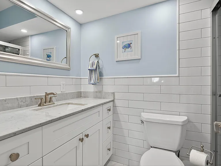 110 Shore Ct #301 — Photo 25