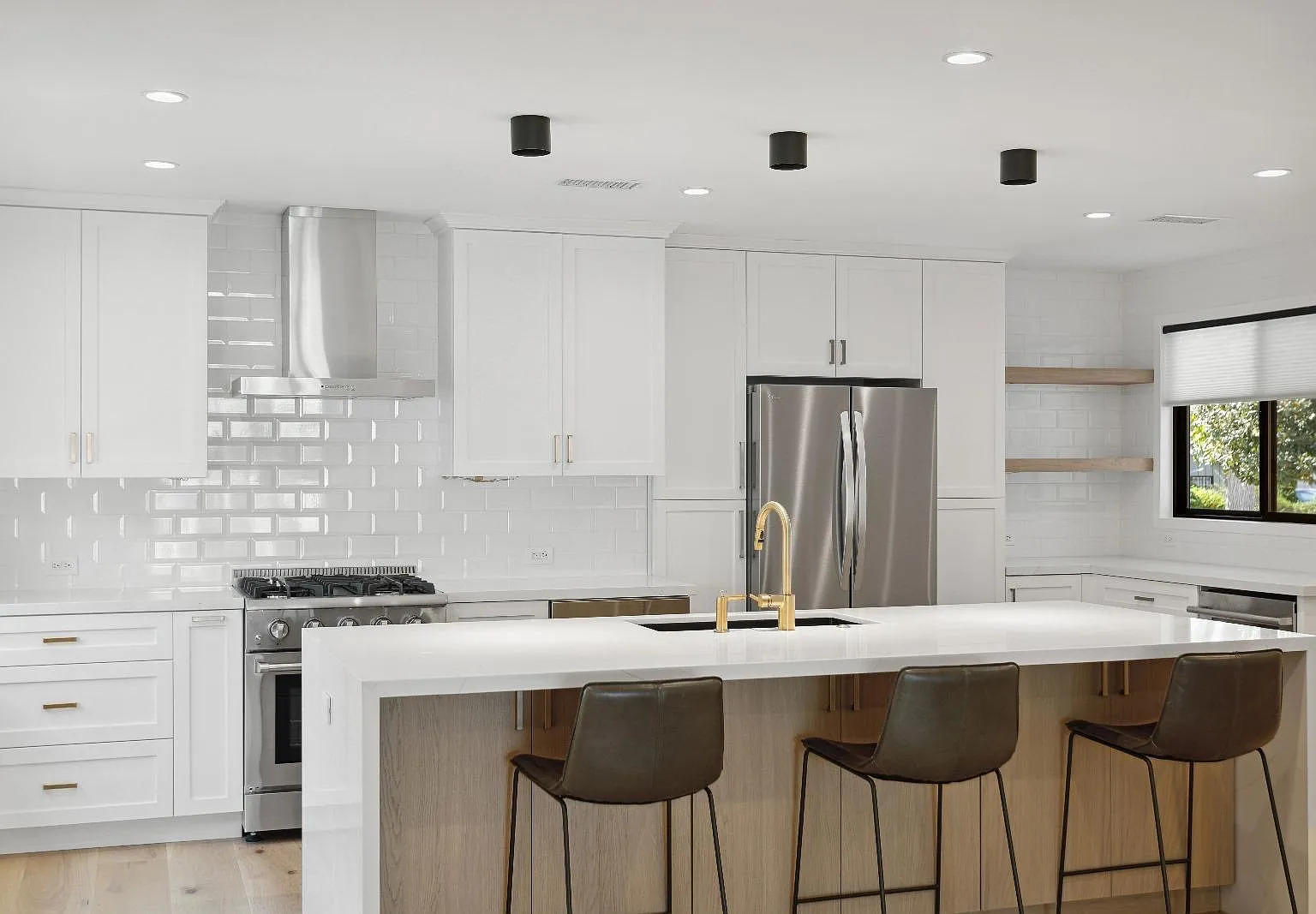 3 bed, 2000 sqft, $6,000 — Photo 2