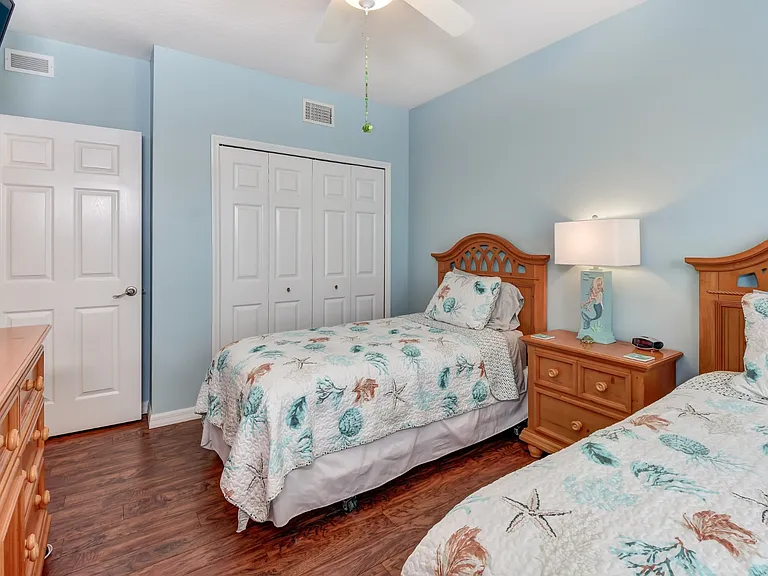 Wonderful twin room for company ..plenty of beautiful linens.