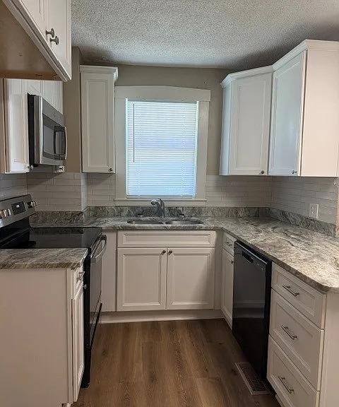 643 Howell St — Photo 13