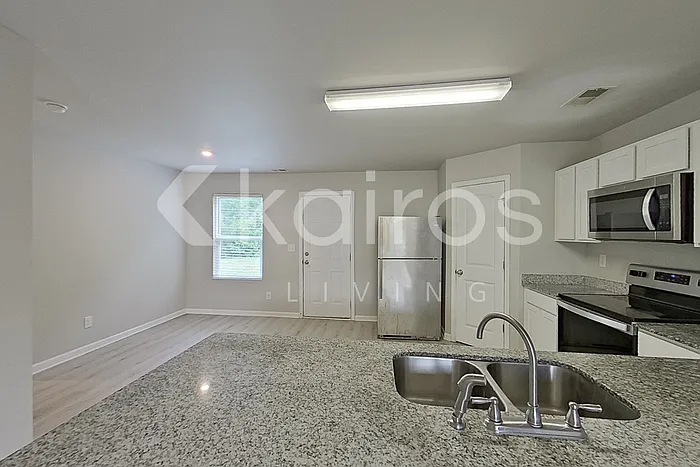 207 Hawthorn Trl — Photo 6