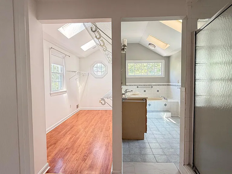 1005 N Lebanon St — Photo 11