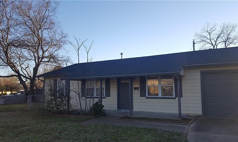 1st image of 903 Aransas Dr