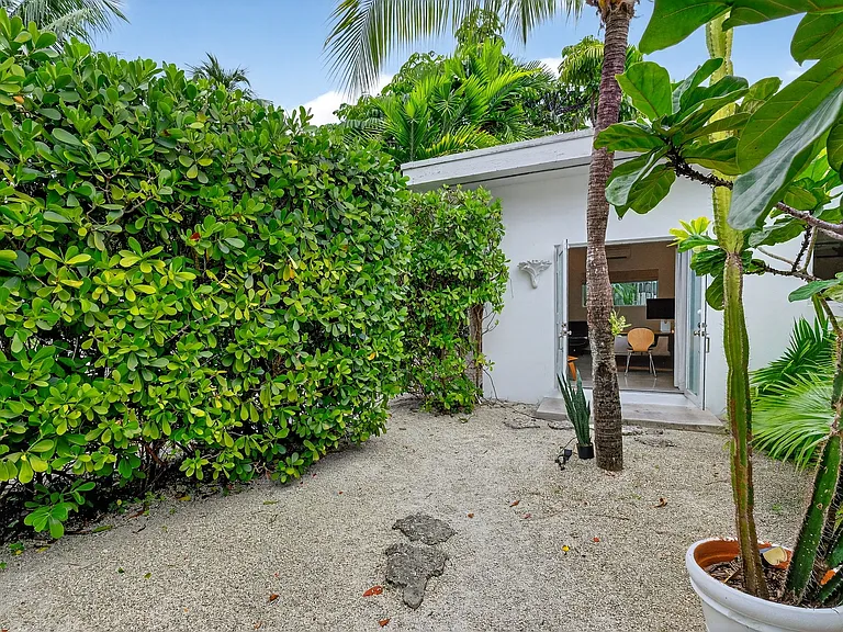 385 Harbor Ct — Photo 30