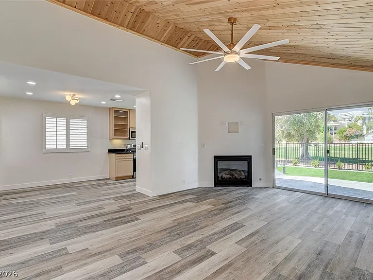 2999 Bel Air Dr — Photo 11