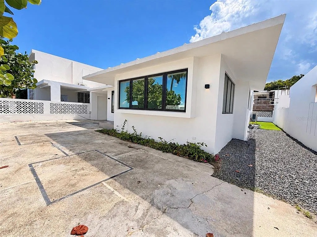 3 bed, 3.0 bath, 1615 sqft, $11,000 — Photo 2