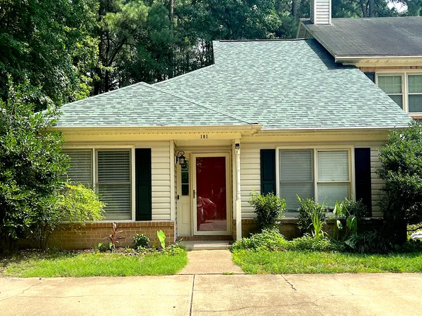 101 Three Notched Rd, Yorktown, VA 23692