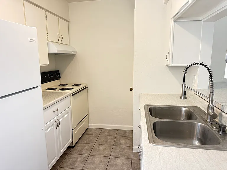 5105 E 2nd St #A — Photo 8