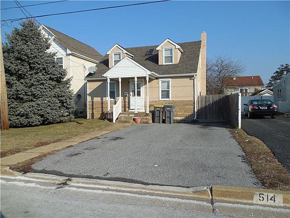 Plenty of parking, 4+ cars