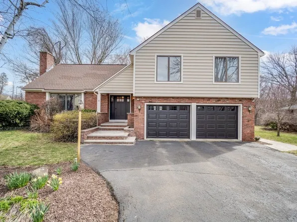15 Chestnut Hill Rd, South Hadley, MA 01075