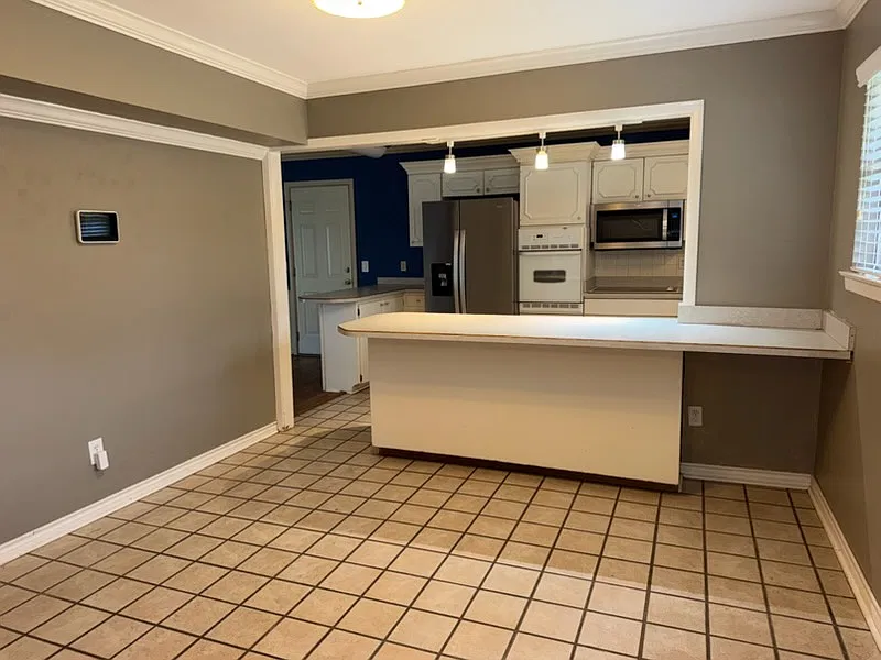 4 bed, 1833 sqft, $1,850 — Photo 2
