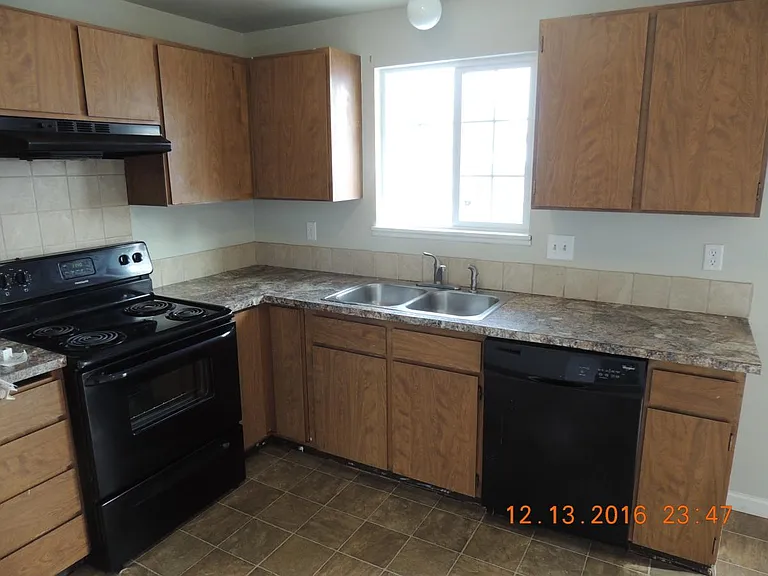 120 E Longfellow Ave #120 — Photo 7