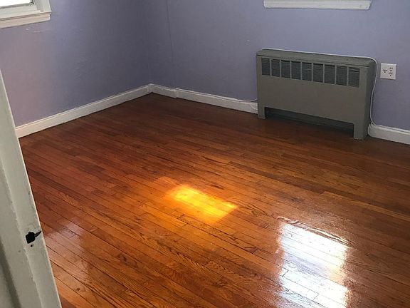 5th image of 2743 Seymour Ave #1