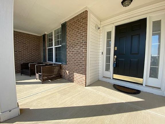 3rd image of 619 Theron Dr