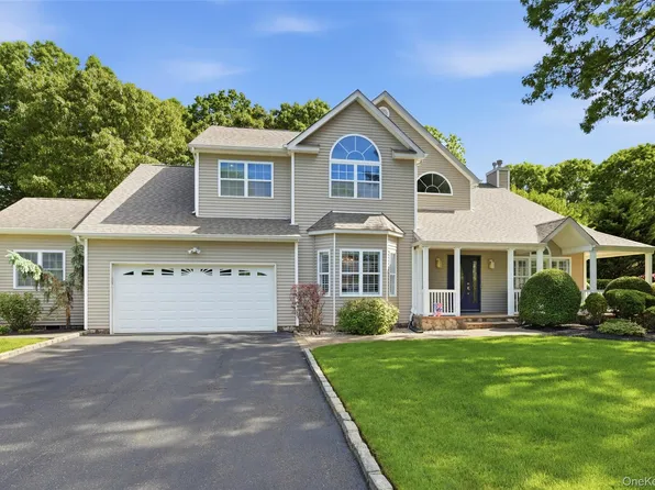 10 Cayla Lane, Port Jefferson, NY 11776