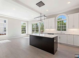 118 Rio Vista Ln, Northvale, NJ 07647
