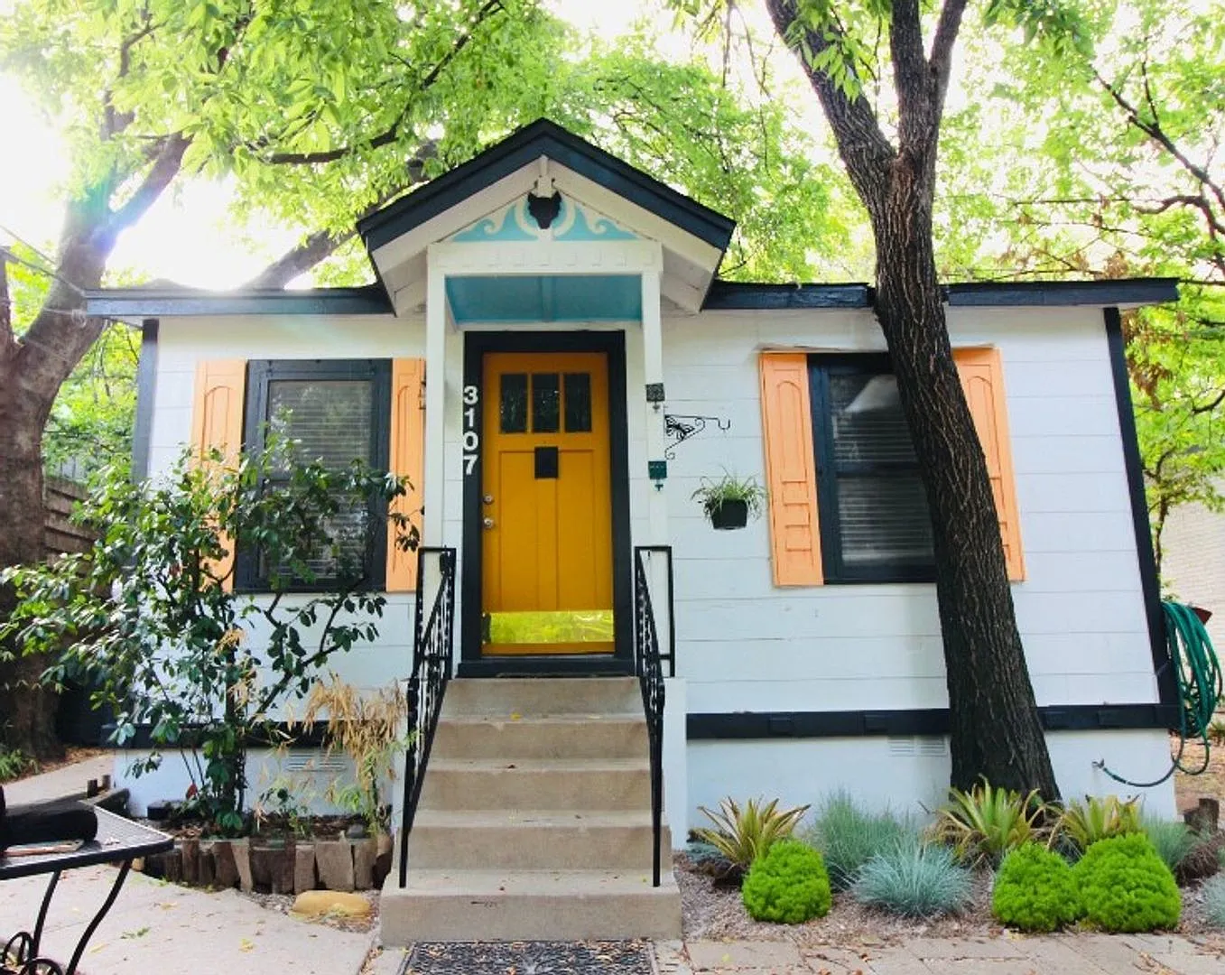 Charming North Campus Bungalow — Photo 1