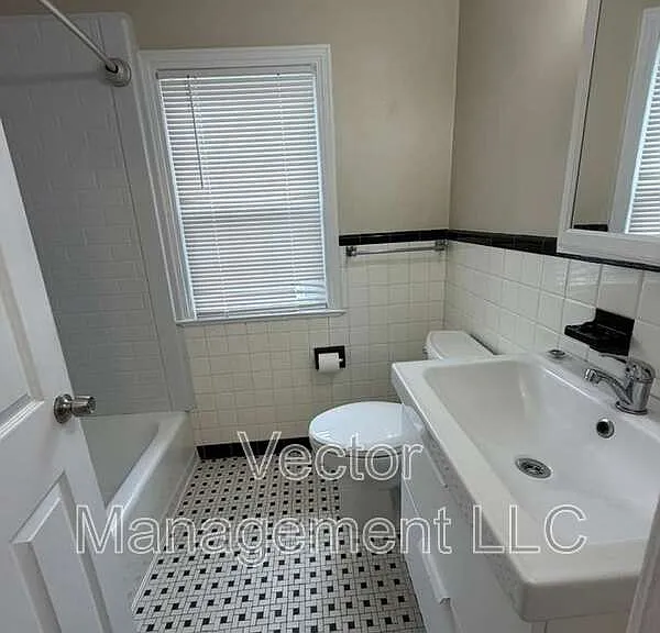 1160 Whitney Ave E — Photo 10
