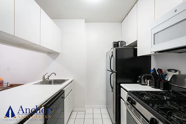 Rented by Anchor Associates | media 2