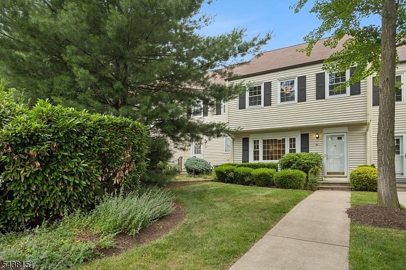 1st image of 46 Pembroke Dr