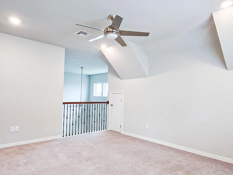 12716 Bloomington Dr — Photo 26