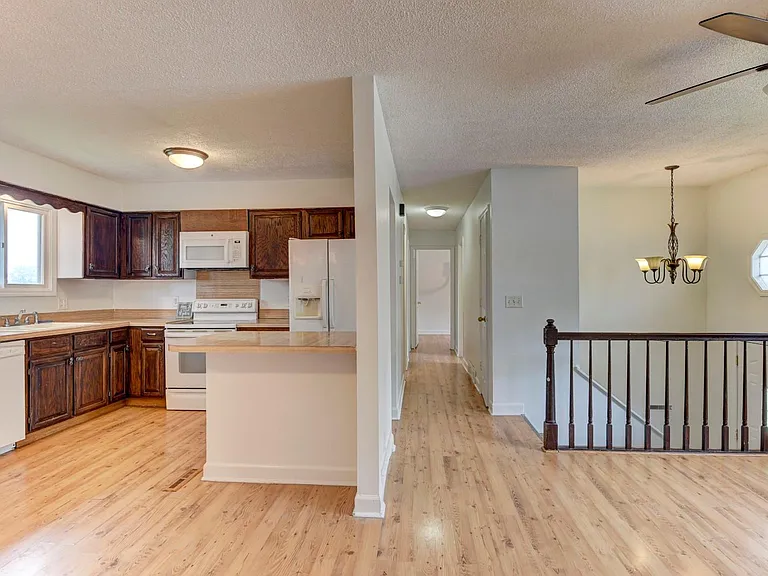 3514 Glory Cir — Photo 14