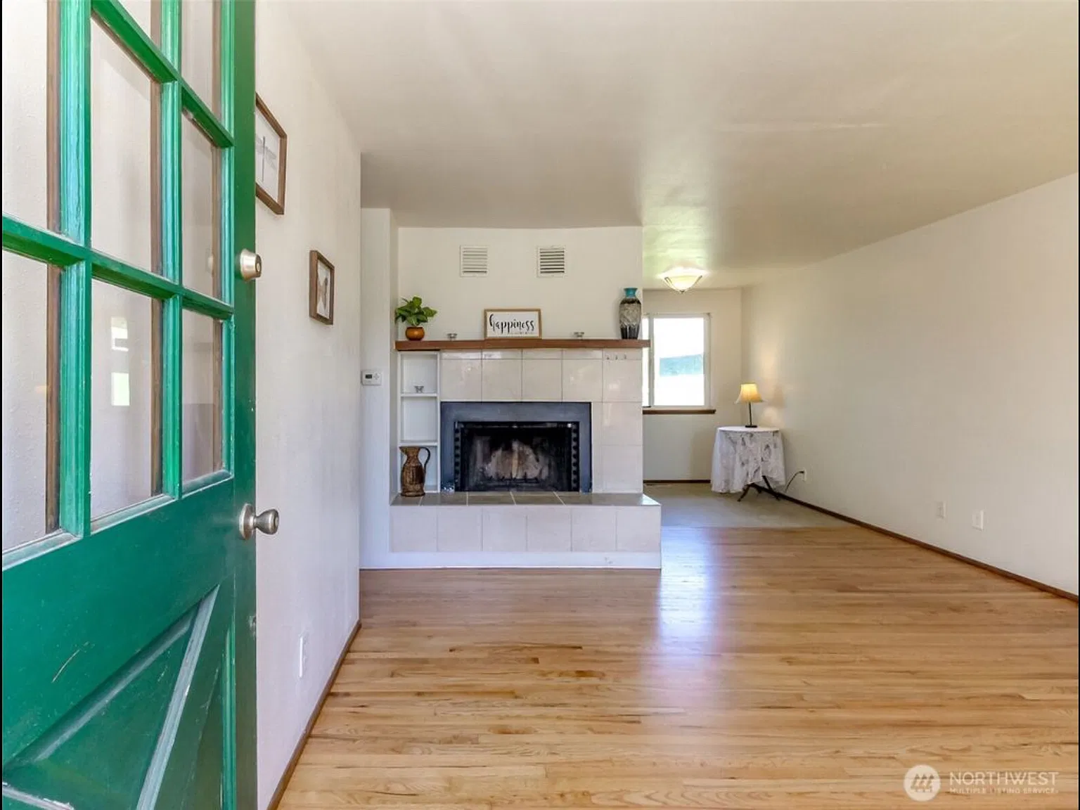 3 bed, 940 sqft, $2,500 — Photo 2
