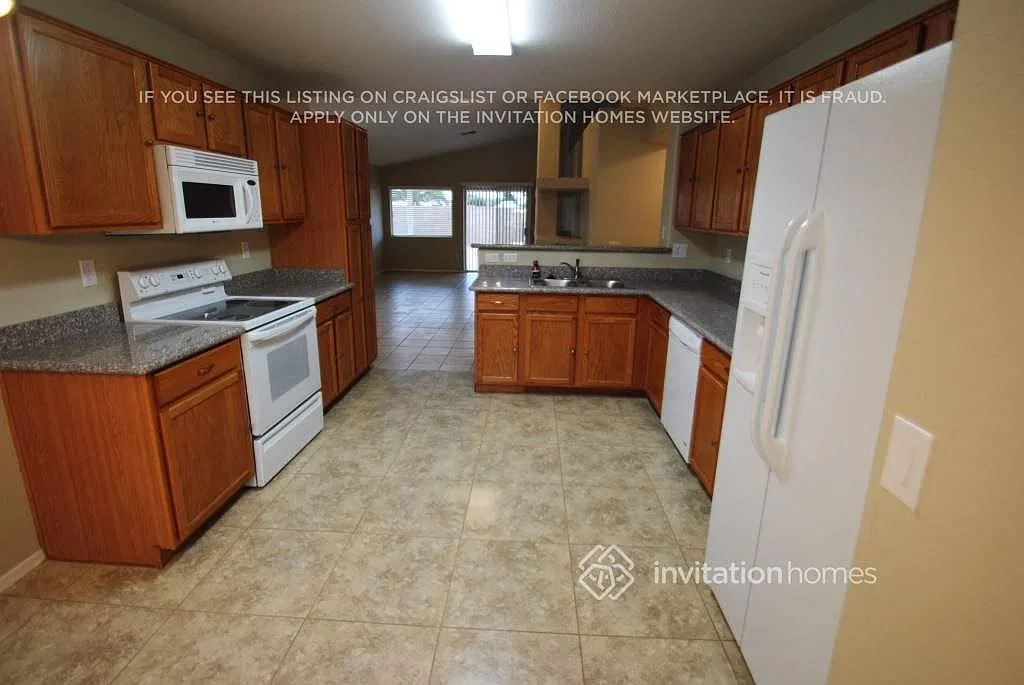 10244 N 92nd Dr Peoria, AZ 85345 — Photo 2
