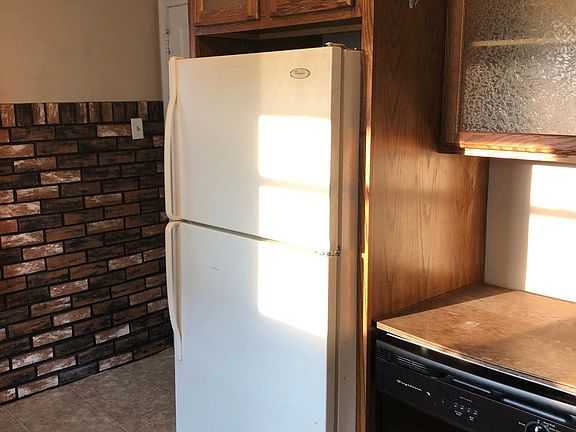 Kitchen w/ all appliances: stove, microwave, dishwasher, refrigerator