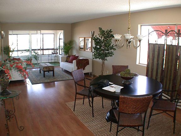 3rd image of 2514 Clairemont Dr Unit 305