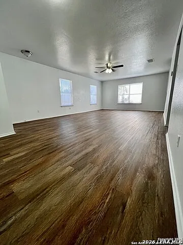 3 bed, 2.5 bath, 1698 sqft, $1,550 — Photo 2
