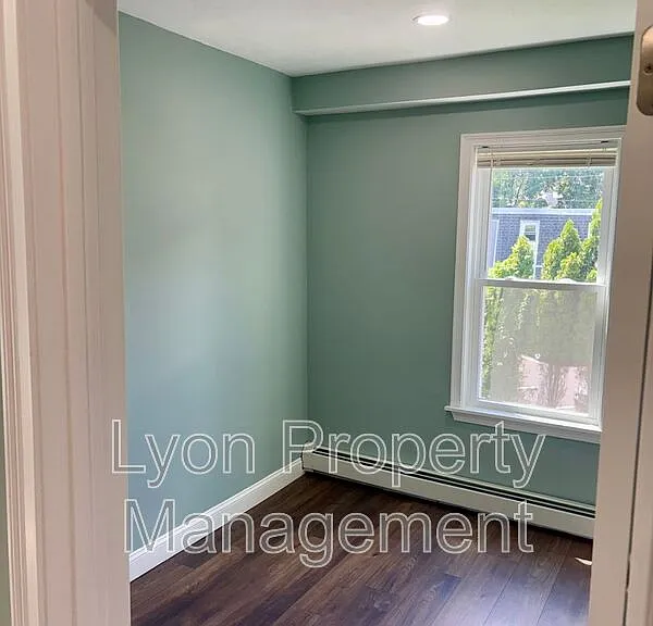 1 Grant Ave #2R — Photo 7